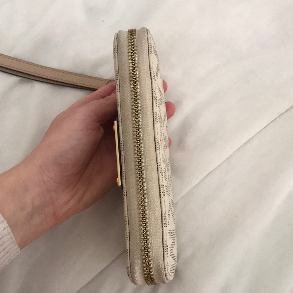 Michael Kors Wallet - Picture 3 of 5